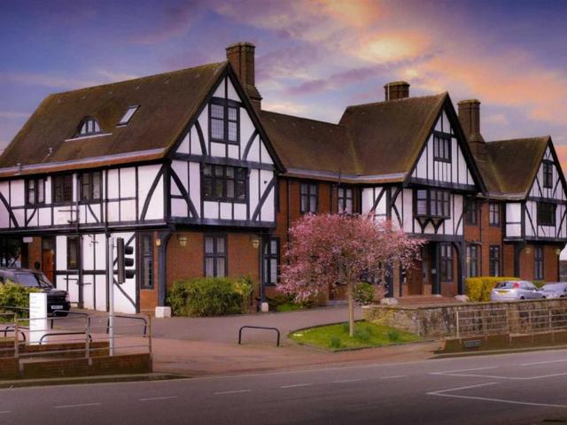 The Driftbridge, Epsom 1 bed apartment to rent £1,600 pcm £369 pw