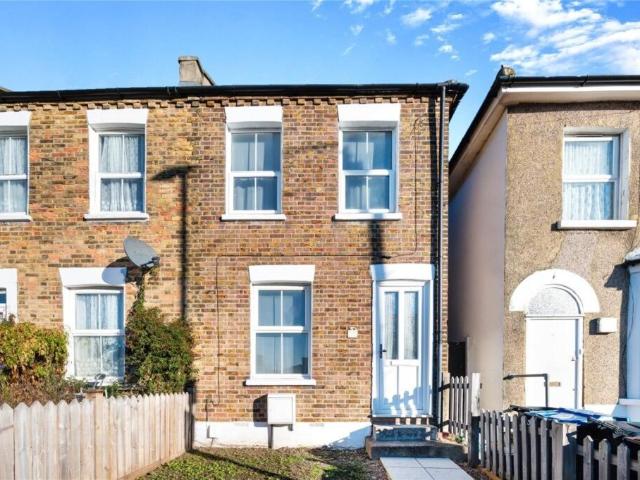 The Drive CR7, 2 bed semi detached house to rent, £1,900 pcm | PrimeLocation