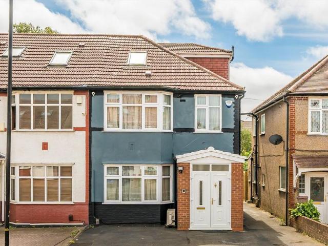 The Drive, Hounslow TW3 4 bed house to rent £3,100 pcm £715 pw