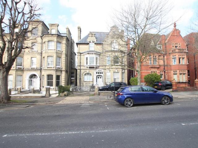 The Drive, Hove BN3 2 bed flat to rent £1,600 pcm £369 pw