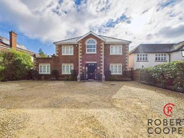 The Drive, Ickenham, UB10 6 bed detached house to rent £9,000 pcm £2,077 pw