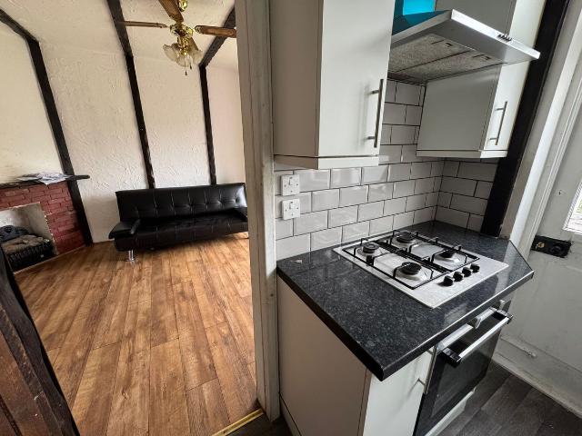 The Drive, Ilford IG1, 1 bed flat to rent, £1,000 pcm | PrimeLocation