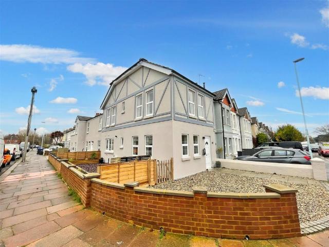 The Drive, Worthing BN11 2 bed maisonette to rent £1,350 pcm £312 pw