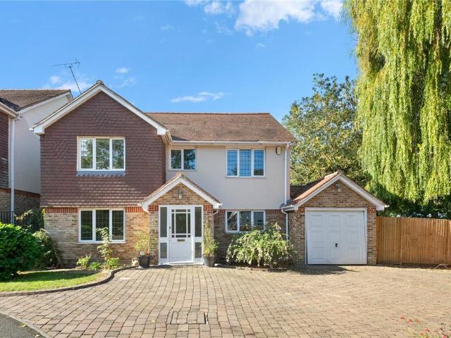 The Drive, Uxbridge UB10 4 bed detached house to rent £4,250 pcm £981 pw
