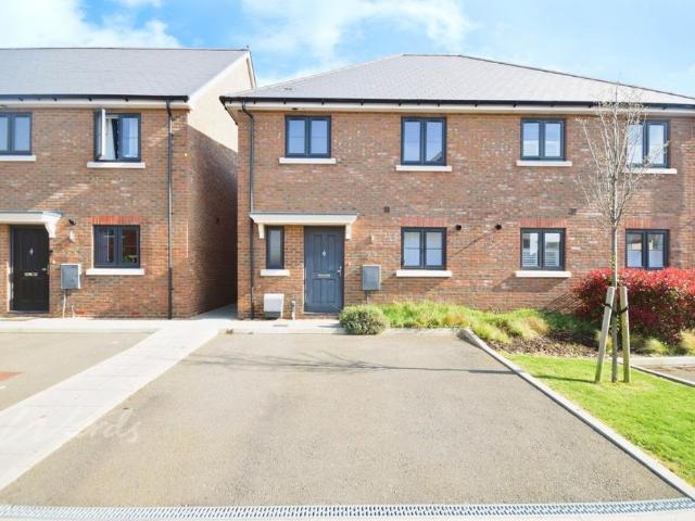 The Droveway Deal CT14 3 bed semi detached house to rent £1,600 pcm £369 pw