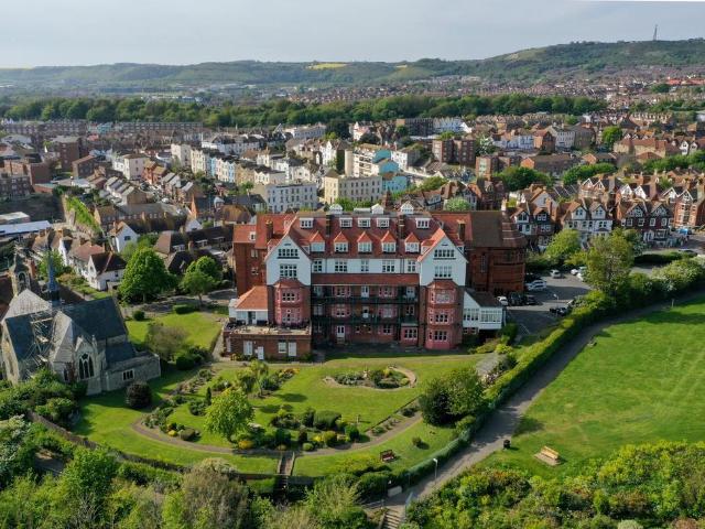 The Durlocks, Kent CT19 2 bed apartment to rent £1,225 pcm £283 pw