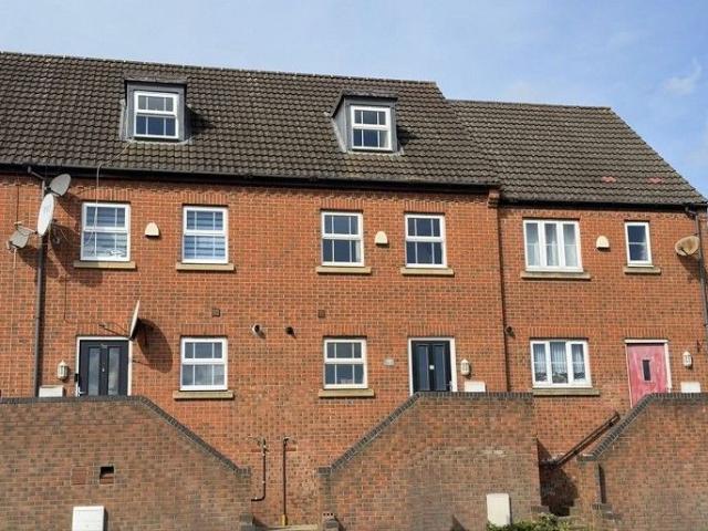 The Embankment, Wellingborough, Northamptonshire. NN8, 3 bed property to rent, £1,200 pcm | PrimeLocation