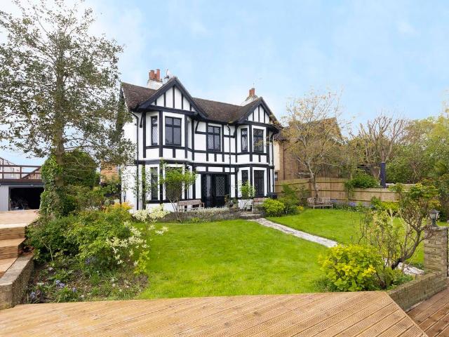The Embankment, Wraysbury TW19, 6 bed detached house to rent, £6,500 pcm | PrimeLocation