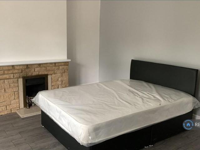 The Embankment, Bedford, MK40 1 bed in a house share to rent £830 pcm £192 pw