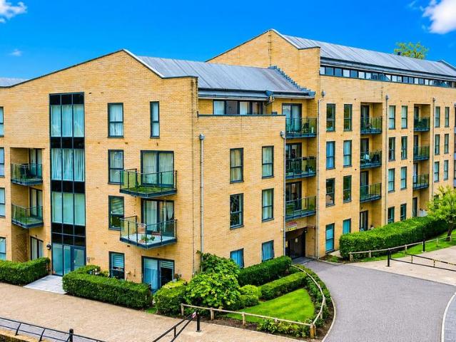 The Embankment, Nash Mills Wharf HP3 2 bed apartment to rent £1,550 pcm £358 pw