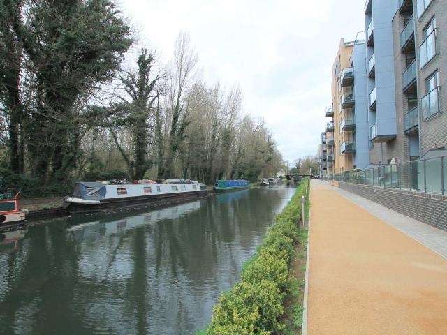 The Embankment, Nash Mills Wharf HP3, 2 bed flat to rent, £1,550 pcm | PrimeLocation