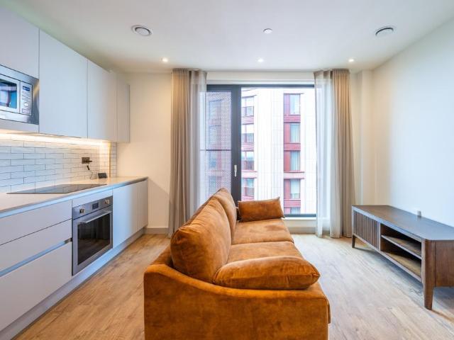 The Eades, 11 Selborne Road London E17 Studio to rent £2,170 pcm £501 pw