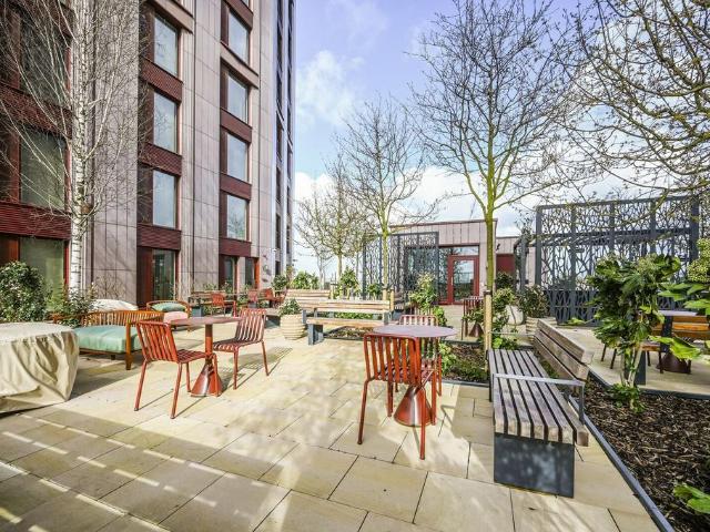 The Eades, Selborne Road. 1 bed flat to rent £2,535 pcm £585 pw
