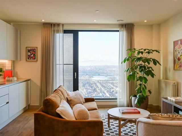 The Eades, Selborne Road. 1 bed flat to rent £2,385 pcm £550 pw