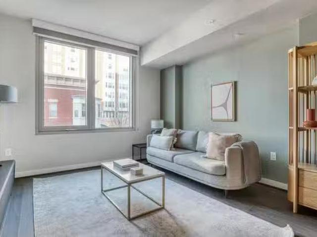 The Earl Bldg 2, 1122 N Hudson St, Lyon Village 1 Bedroom.