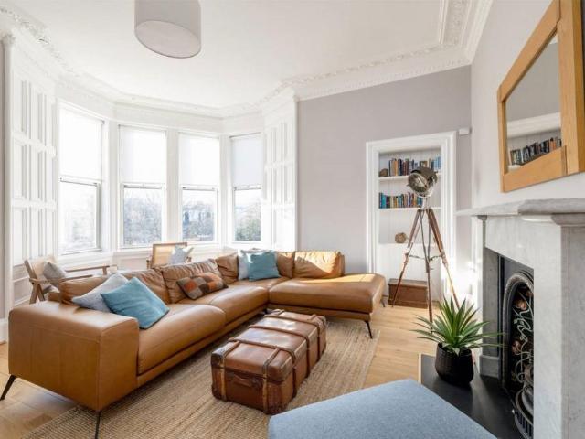 The Earl Grange Cafe, 2 Fountainhall Road, City of Edinburgh, EH9 2NN, United Kingdom | 3 bed apartment for rent #140657185 | Rentberry