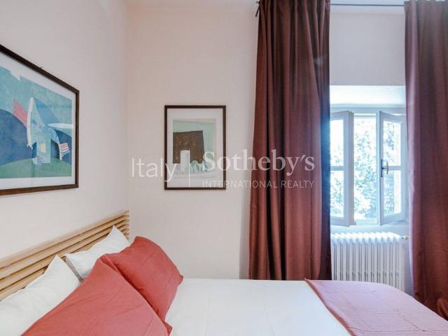 The elegance of an apartment in a historic residence Just minutes from the Lake