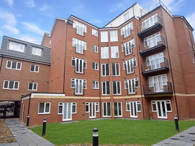 The Elms, 26 John Street, Luton. 1 bed ground floor flat to rent £1,050 pcm £242 pw