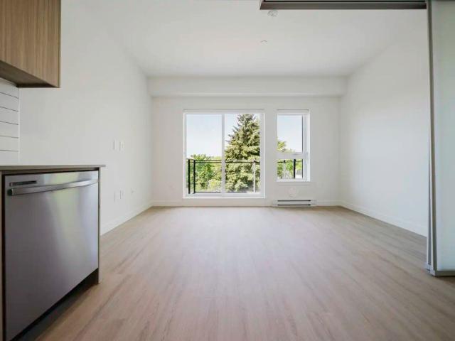 The Elms — Urban 1 Bed + Den