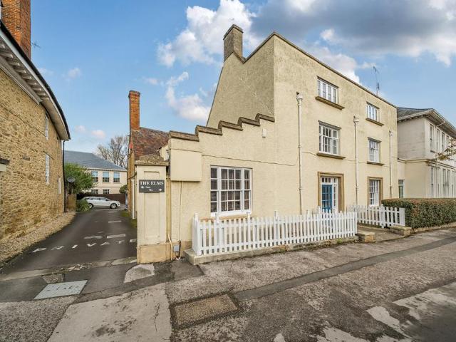 The Elms, Gloucester Street. 2 bed apartment to rent £1,275 pcm £294 pw