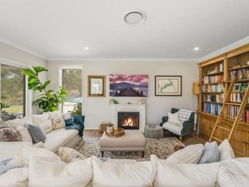 Fully furnished Luxury Acreage Living