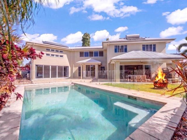 The Epitome Of Luxury, Family Living In Smithfield!