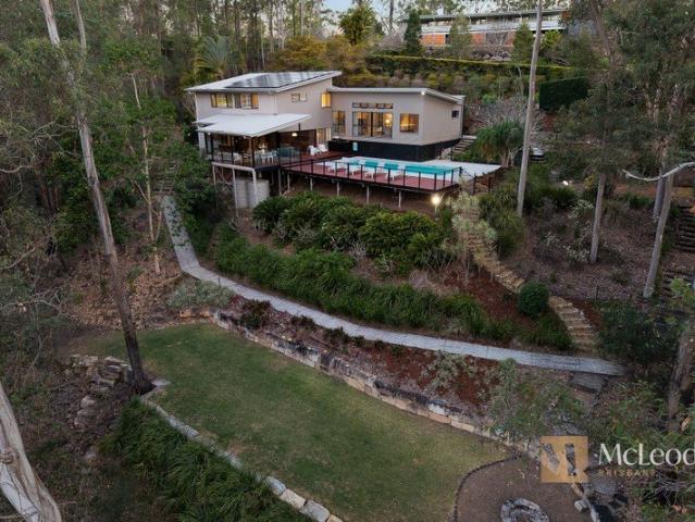 The Epitome of Queensland Living One of the Most Inner 2.5 Acres in Brisbane 12kms from CBD