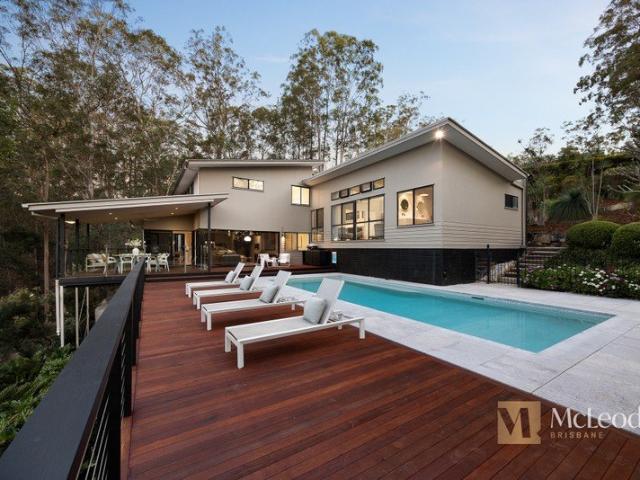 The Epitome of Queensland Living One of the Most Inner 2.5 Acres in Brisbane 12kms from CBD