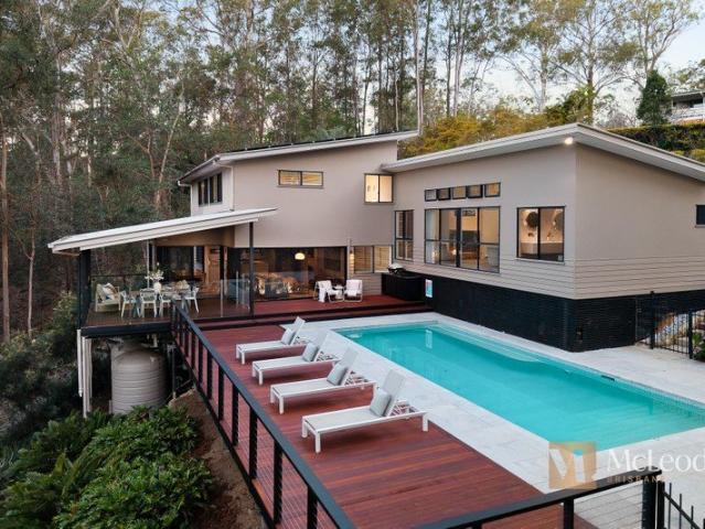 The Epitome of Queensland Living One of the Most Inner 2.5 Acres in Brisbane 12kms from CBD