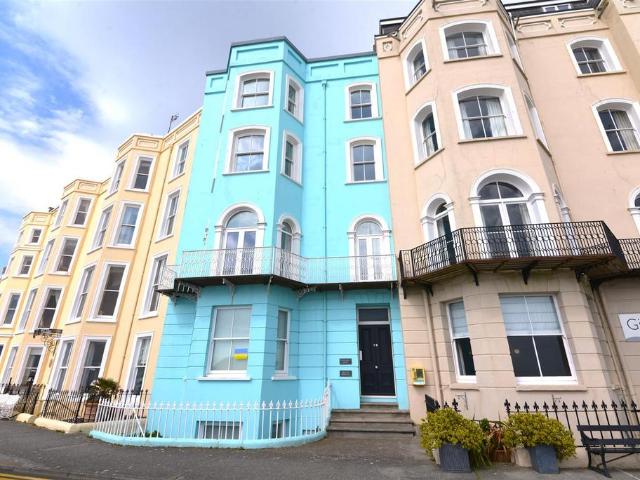 The Esplanade, Tenby 2 bed apartment to rent £950 pcm £219 pw