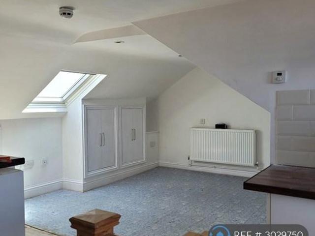 The Esplanade, Weymouth, DT4 Studio to rent £695 pcm £160 pw