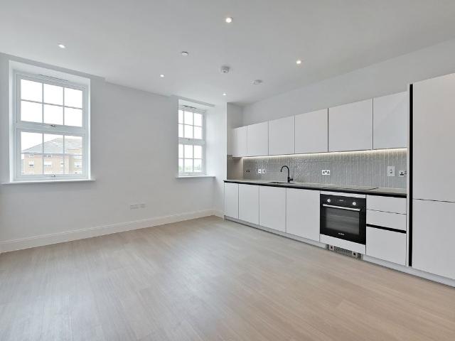 The Factory, Memorial Avenue, Slough, Berkshire SL1, 2 bed flat to rent, £1,950 pcm | PrimeLocation