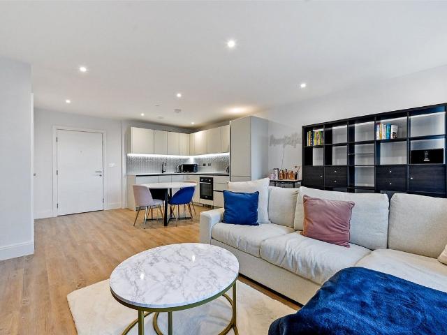 The Factory, Memorial Avenue, Slough, Berkshire SL1, 2 bed flat to rent, £2,100 pcm | PrimeLocation