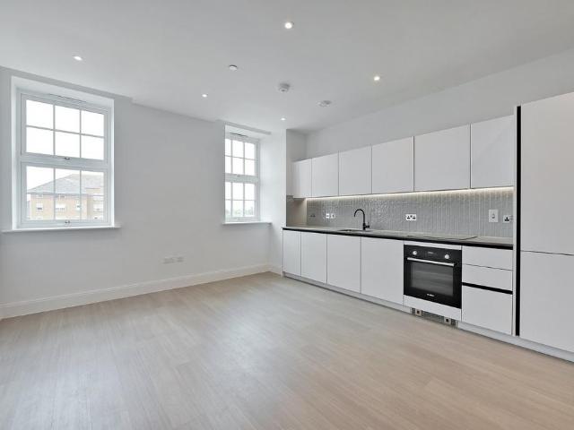 The Factory, Memorial Avenue, Slough. 2 bed apartment to rent £1,950 pcm £450 pw