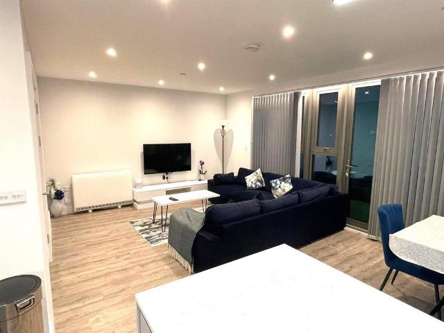 The Factory, Memorial avenue, Slough 2 bed apartment to rent £2,300 pcm £531 pw