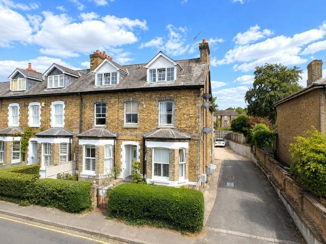 The Fairfield, Farnham, Surrey GU9, 1 bed flat to rent, £1,000 pcm | PrimeLocation