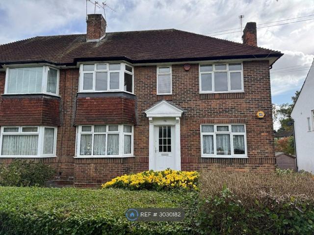 The Fairway, London NW7, 2 bed maisonette to rent, £1,850 pcm | PrimeLocation