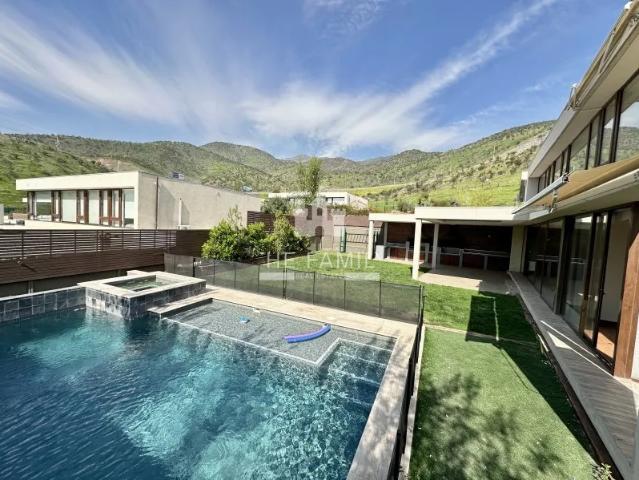 The Family | Arriendo 6 D + Serv. Con Pisicina Y Pintada