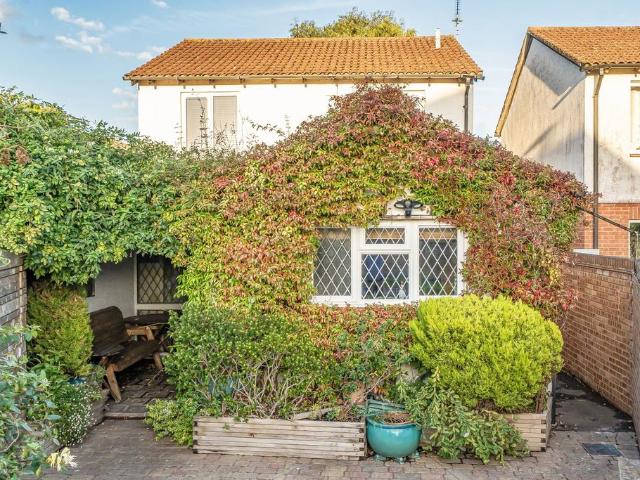 The Faroes, Littlehampton BN17 3 bed detached house to rent £2,250 pcm £519 pw