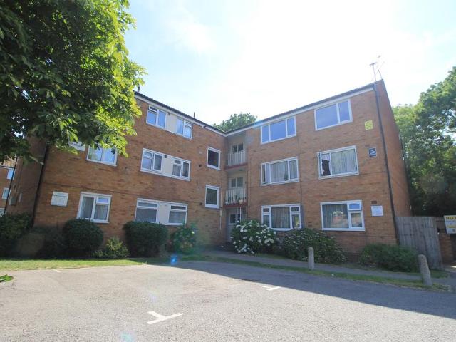 The Farmlands, Northolt UB5 2 bed flat to rent £1,625 pcm £375 pw
