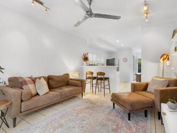 THE FEELING OF HOME GORGEOUS TOWNHOUSE FILLED WITH CHARACTER & CHARM