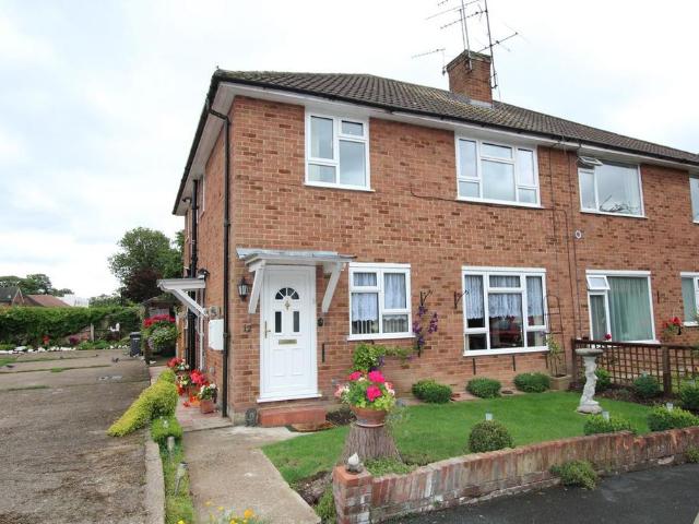 The Fernery, Staines upon Thames TW18 2 bed maisonette to rent £1,525 pcm £352 pw