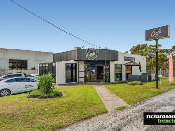 Dandenong South, Bangholme, Victoria - Equipped kitchen