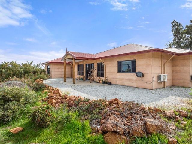THE FINEST HOME IN MAURAVILLO? PROBABLY!