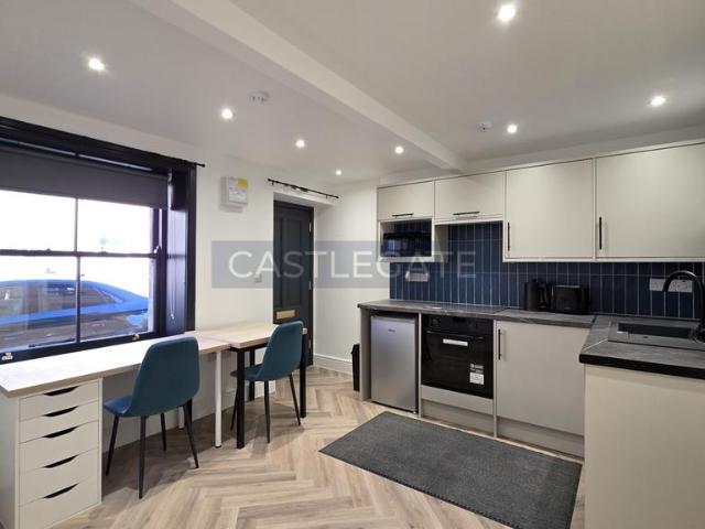 The Flyboat, Colne Street. Studio to rent £650 pcm £150 pw
