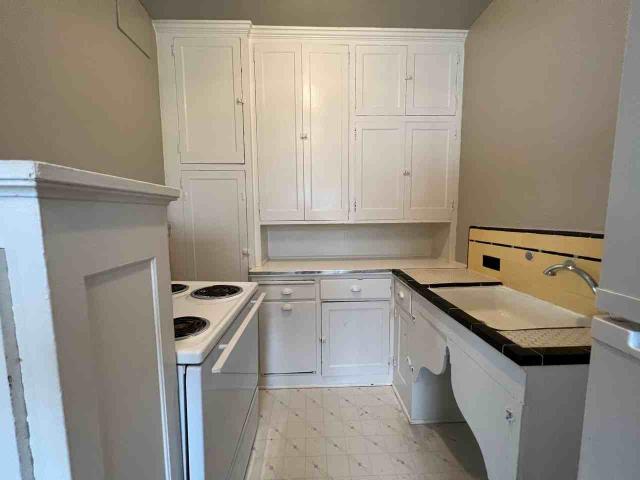 The Flying Dutchman by Star Metro Studio Apartment for Rent at 1611 Se Belmont St, Portland, OR 97214 Buckman