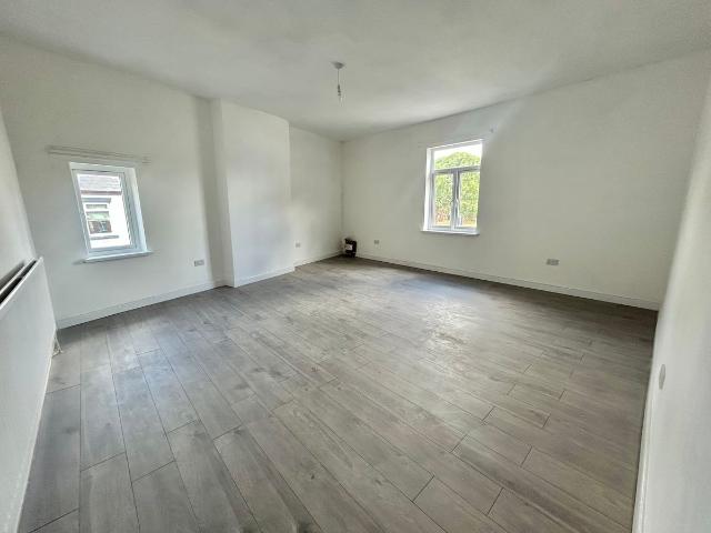 The Flat Above, Wolverhampton WV6, 3 bed flat to rent, £1,200 pcm | PrimeLocation