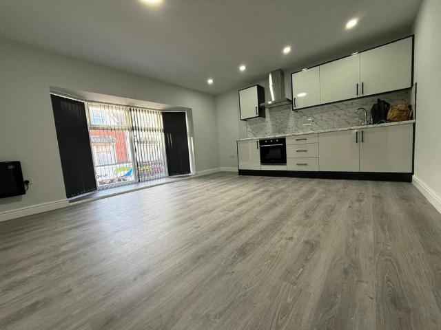 The Floral Boutique, 509 511 Bearwood Road, Warley Wigorn, B66 4AZ, United Kingdom | 2 bed apartment for rent #140397204 | Rentberry