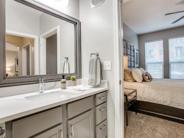 The Franklin at Samuels Ave 2 Bedroom Apartment for Rent at 520 Samuels Ave, Ft Worth, TX 76102