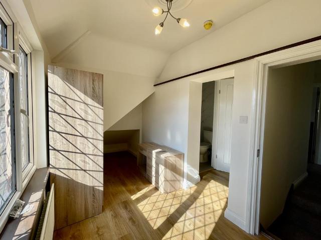 The Frenches, Redhill, RH1 House to rent £900 pcm £208 pw